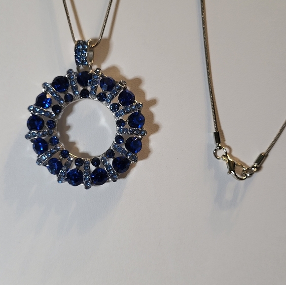 Long Circle pendant sweater necklace with blue and silver rhinestones - Picture 5 of 5
